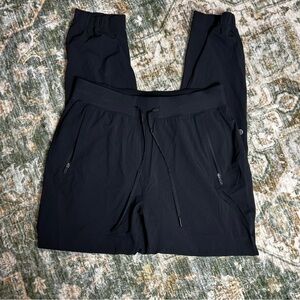 Lululemon cuffed jogging pants size 8 black